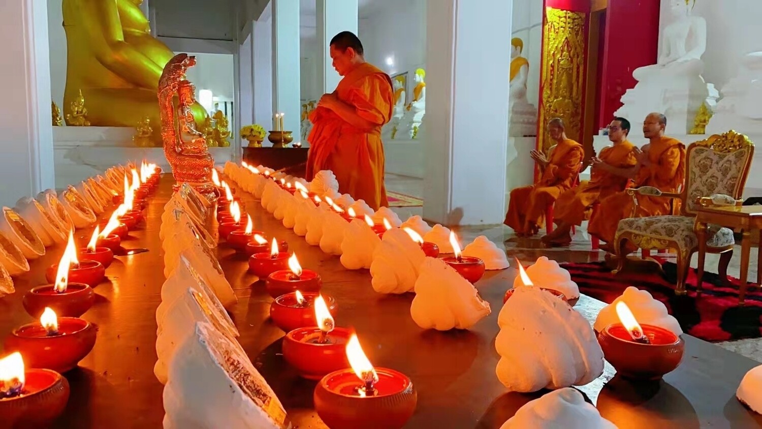 每佛日进行 ~【昭坤龙菩年】 捐献大佛陀髪髻