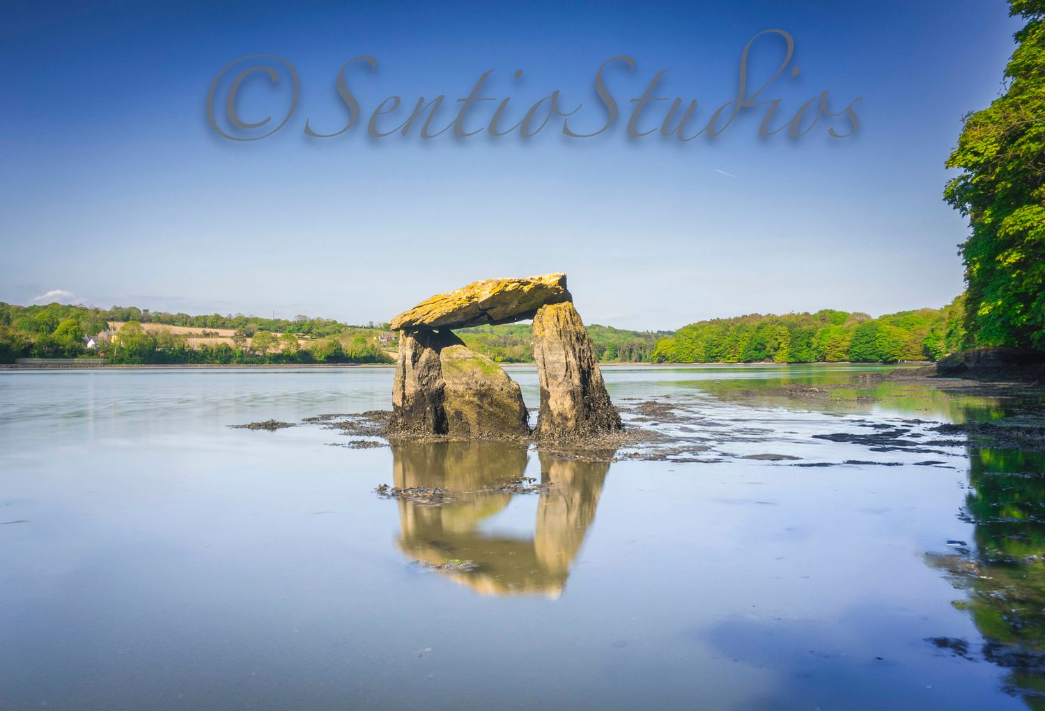 Carraig a Mhaistín (The Rostellan Dolmen)