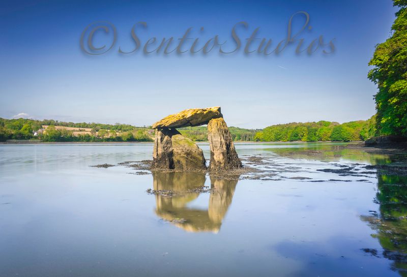 Carraig a Mhaistín (The Rostellan Dolmen)