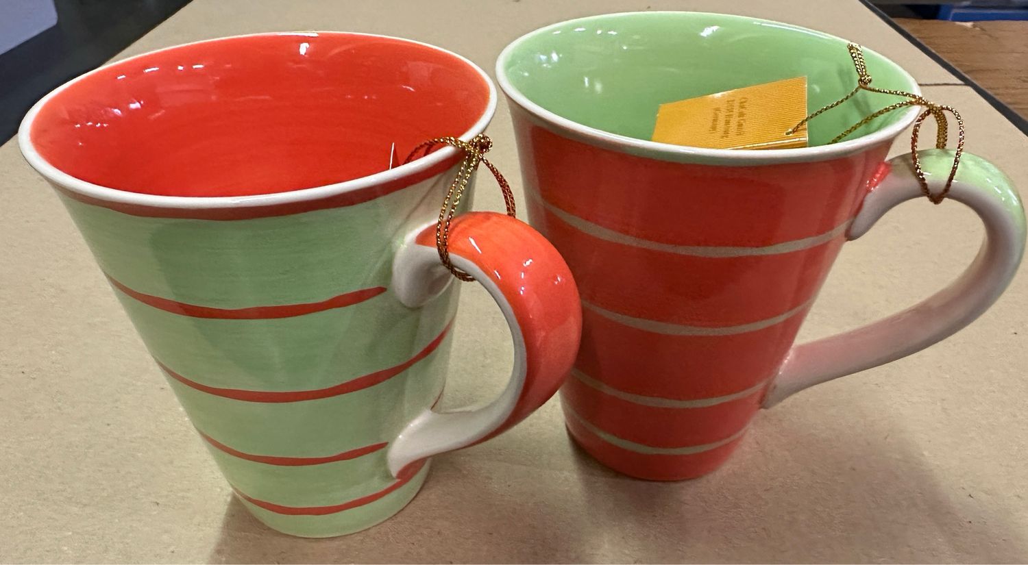 Theetas Porcelijn /oranje streepjes motief /per 2stuks 35cl •