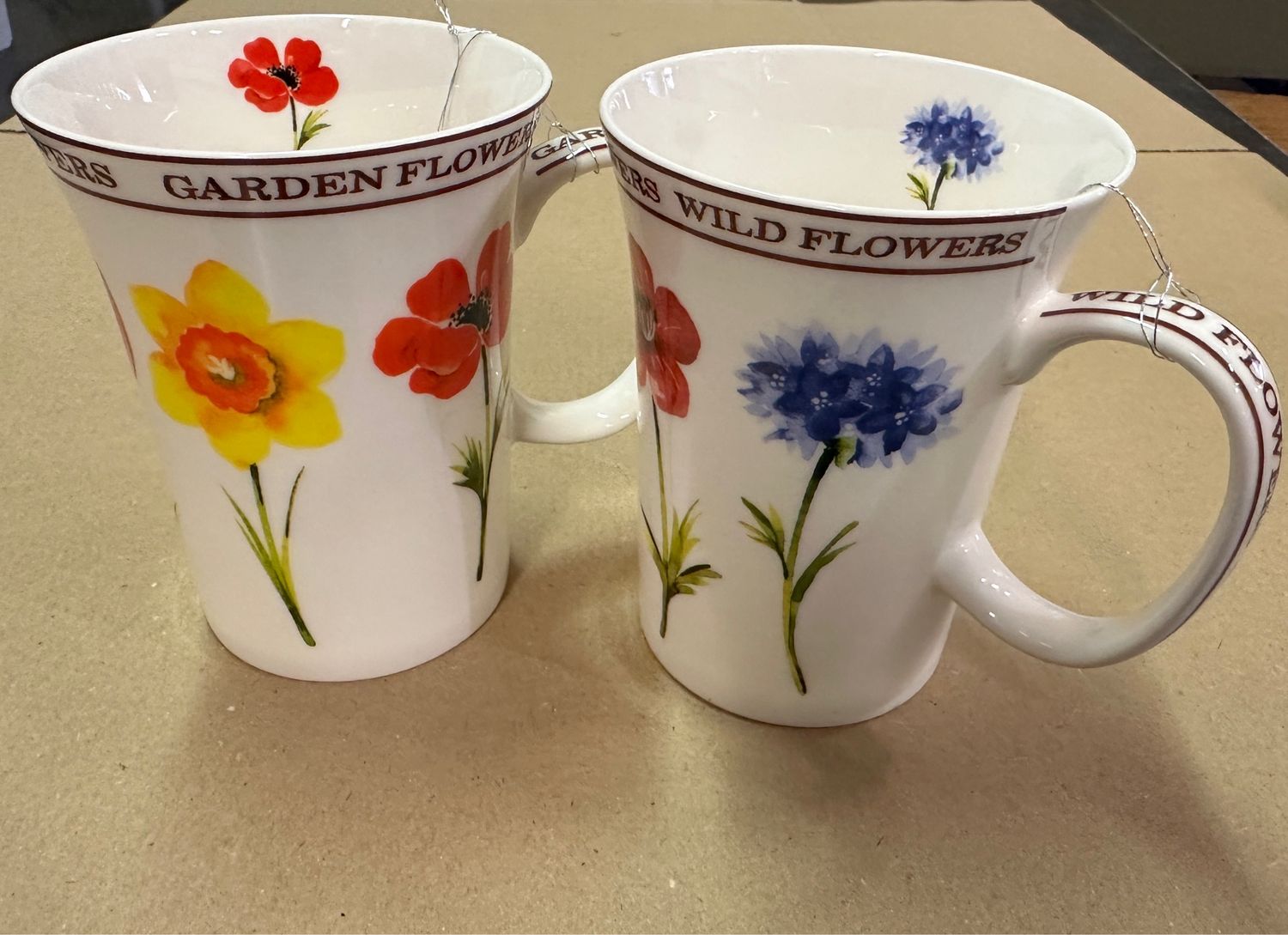 Theetas Porcelijn /bloemen motief /per 2stuks 30cl •