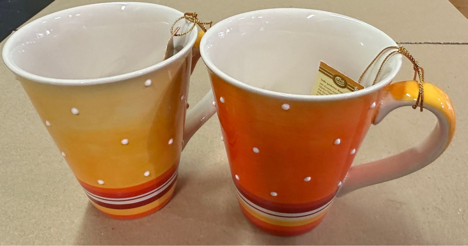 Theetas Porcelijn /sneeuwvlok motief oranje /per 2stuks 35cl •