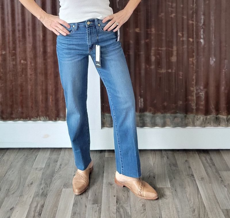 Liverpool Kennedy Crop Straight Leg Newport Beach