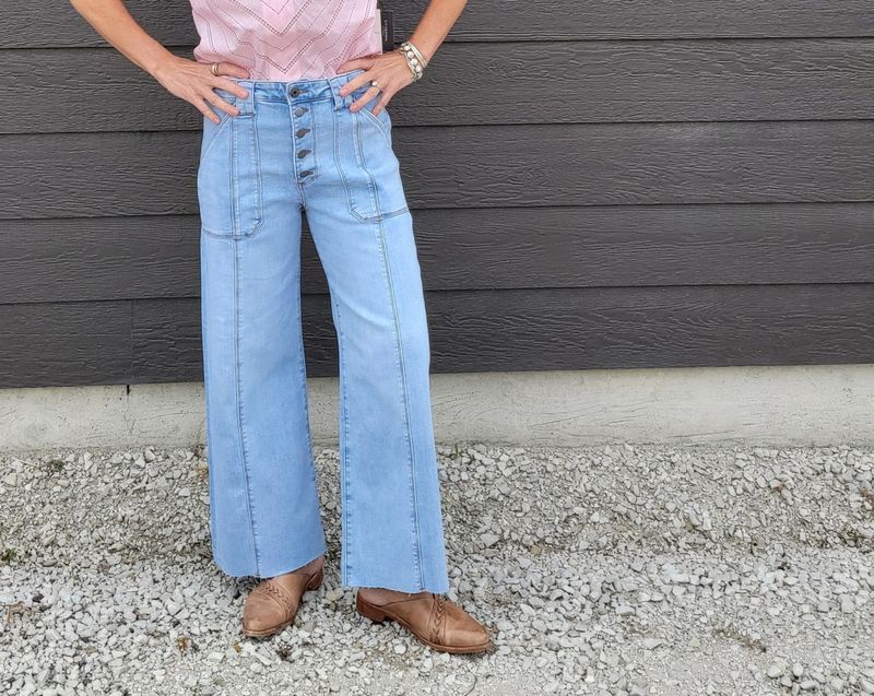 Kut Meg Tone With Light Base Wash