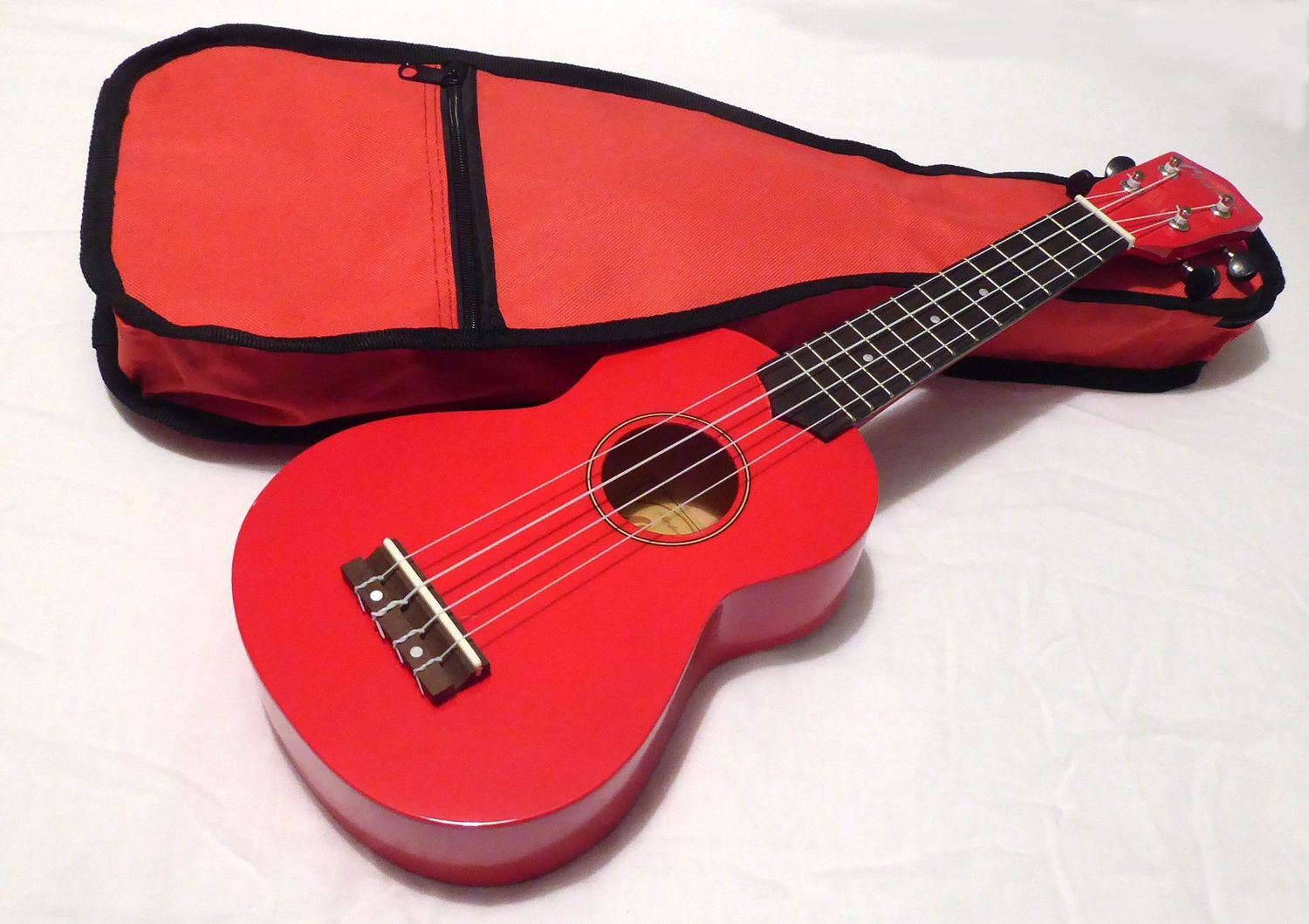 B-Stock Soprano Beginners Ukulele in Red with Gig Bag & 4 Felt Picks. By Clearwater