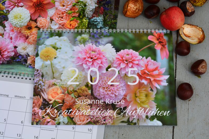 WANDKALENDER mit Fotos, doppelt Din A4 mit Terminplaner 2025 Kreativatelier Aufblühen OHNE BIBELVERSE