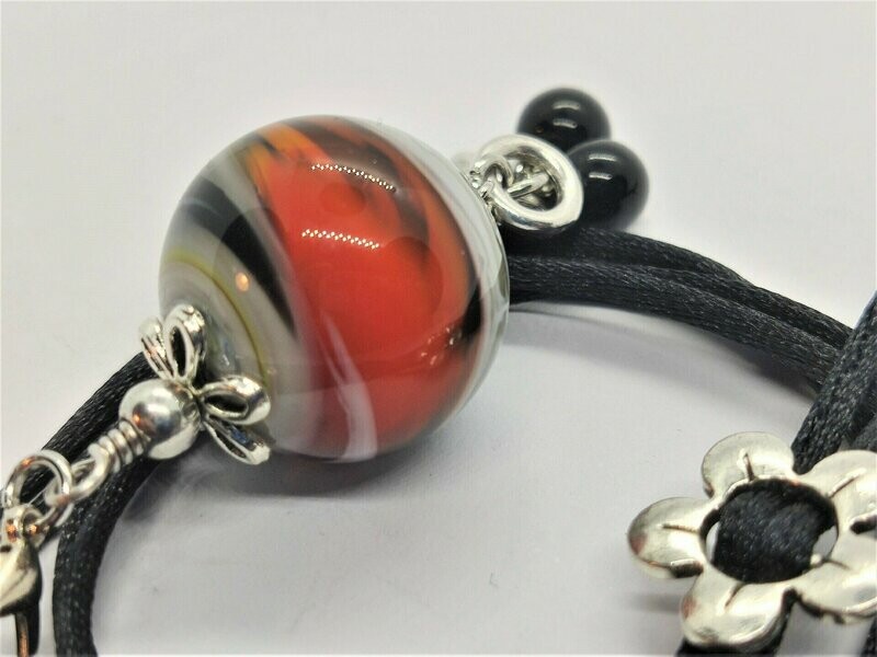 Murmelperle-Anhänger rot-orange/weiß/schwarz