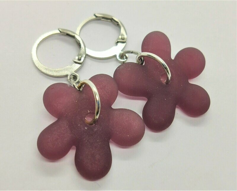 Ohrhänger BLUME, amethyst satiniert - aus Glas und Edelstahl