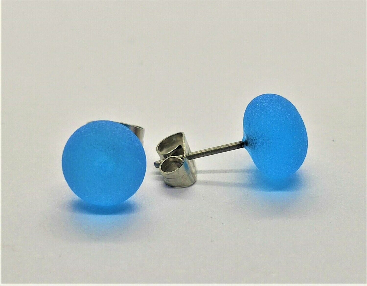 Ohrstecker aus Glas und Edelstahl, satiniert, türkis