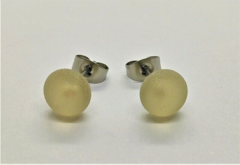 Ohrstecker aus Glas und Edelstahl, satiniert, karamell