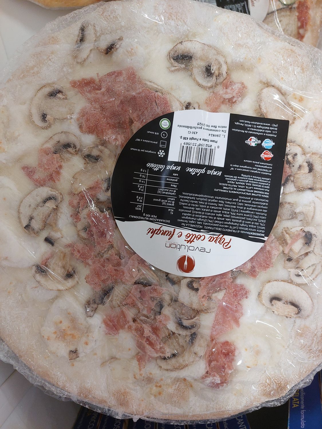 Revolution Pizza Prosciutto cotto e funghi 