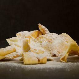 Belli Freschi Chiacchiere fritte all'alchermes