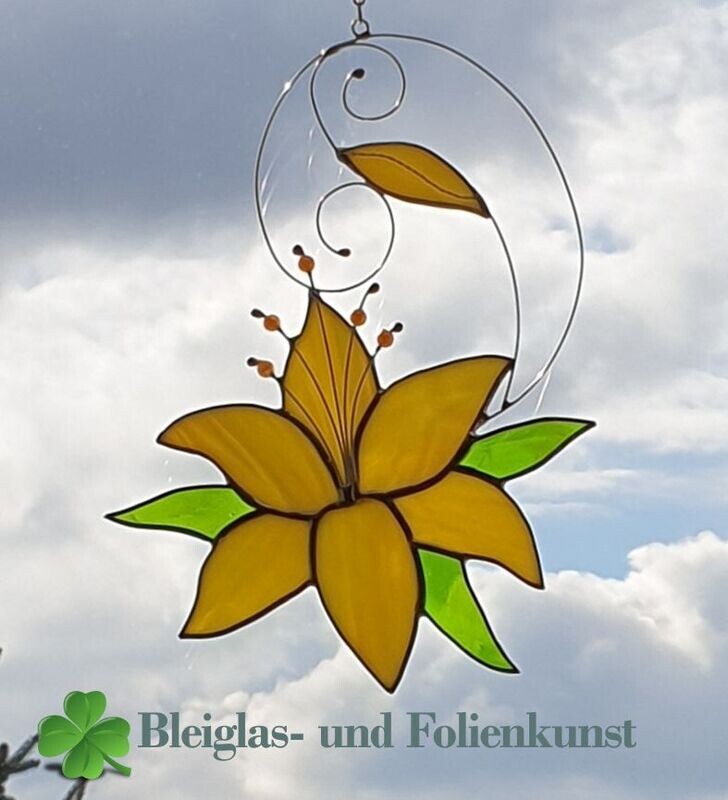 Lilienblüte gelb mit Knospe, Tiffanyarbeit, Handarbeit aus Thüringen ca. 16 x 20cm Lilienblüte gelb mit Knospe, Tiffanyarbeit, Handarbeit aus Thüringen ca. 16 x 20cm