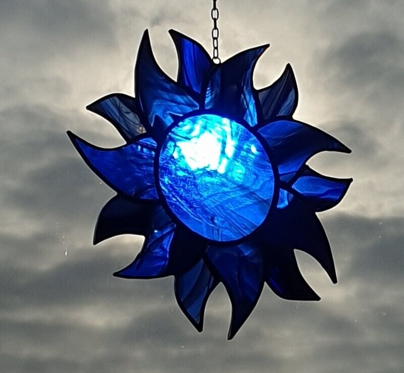 Tiffany Fensterbild, Sonnenfänger Sonne blau, Handarbeit ca. 18,5cm Durchmesser Tiffany Fensterbild, Sonnenfänger Sonne blau, Handarbeit ca. 18,5cm Durchmesser