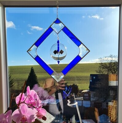 Sonnenfänger blau mit 8cm Lichtmühle / Radiometer, Tiffany Fensterbild 30cm Raute