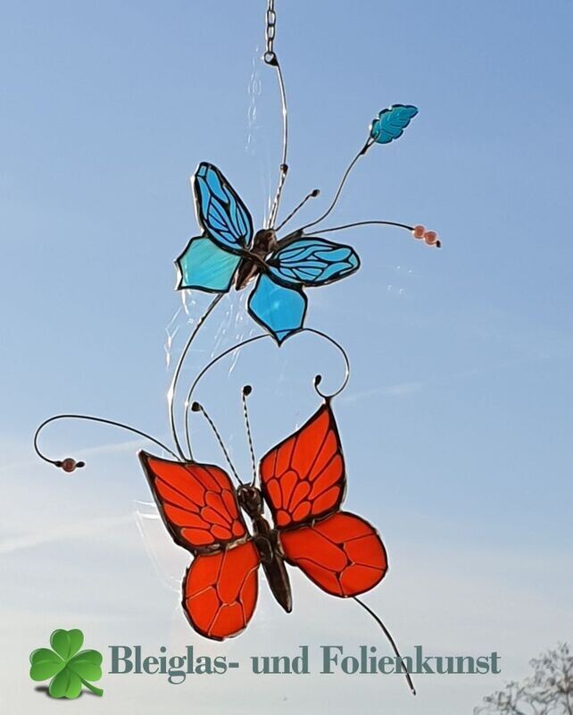 2 Schmetterlinge auf Ast, Tiffany Fensterbild, 26cm x 16cm, Handarbeit oben blau unten rot 2 Schmetterlinge auf Ast, Tiffany Fensterbild, 26cm x 16cm, Handarbeit oben blau unten rot
