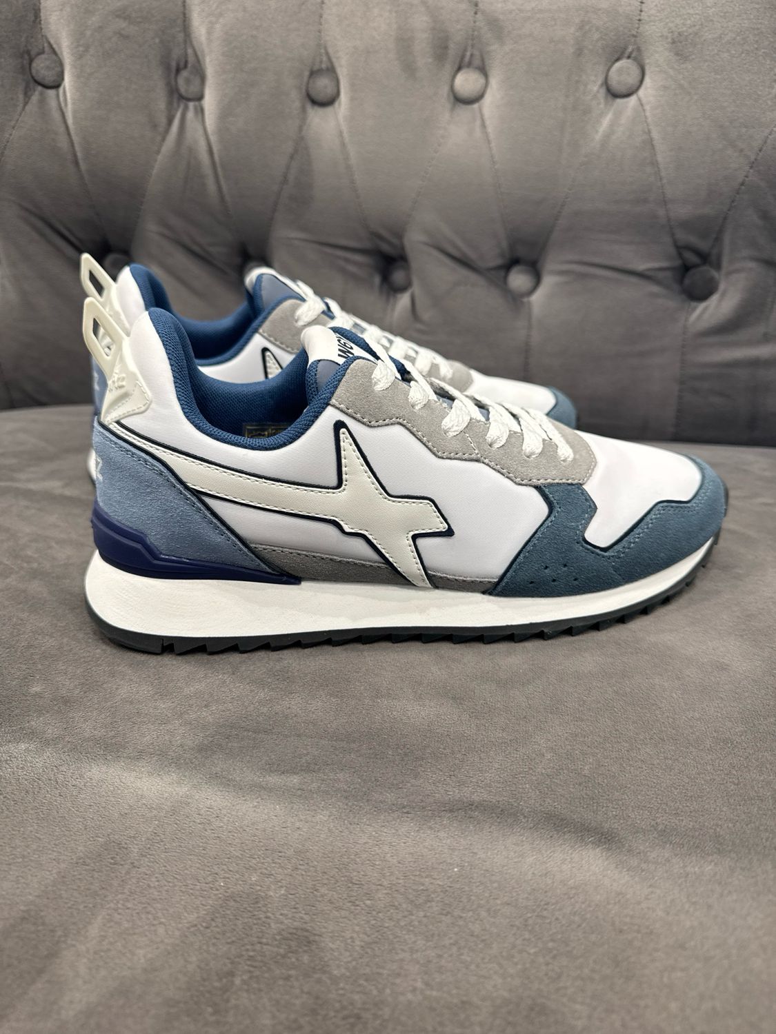 W6YZ Jet dust-white-azure