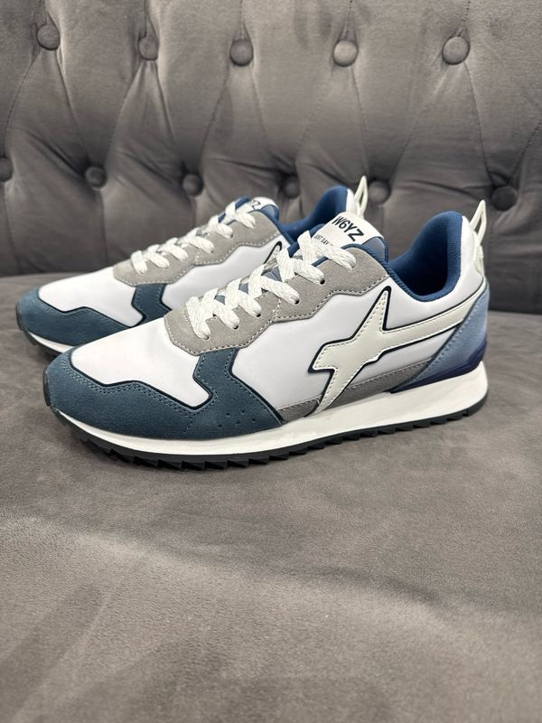 W6YZ Jet dust-white-azure