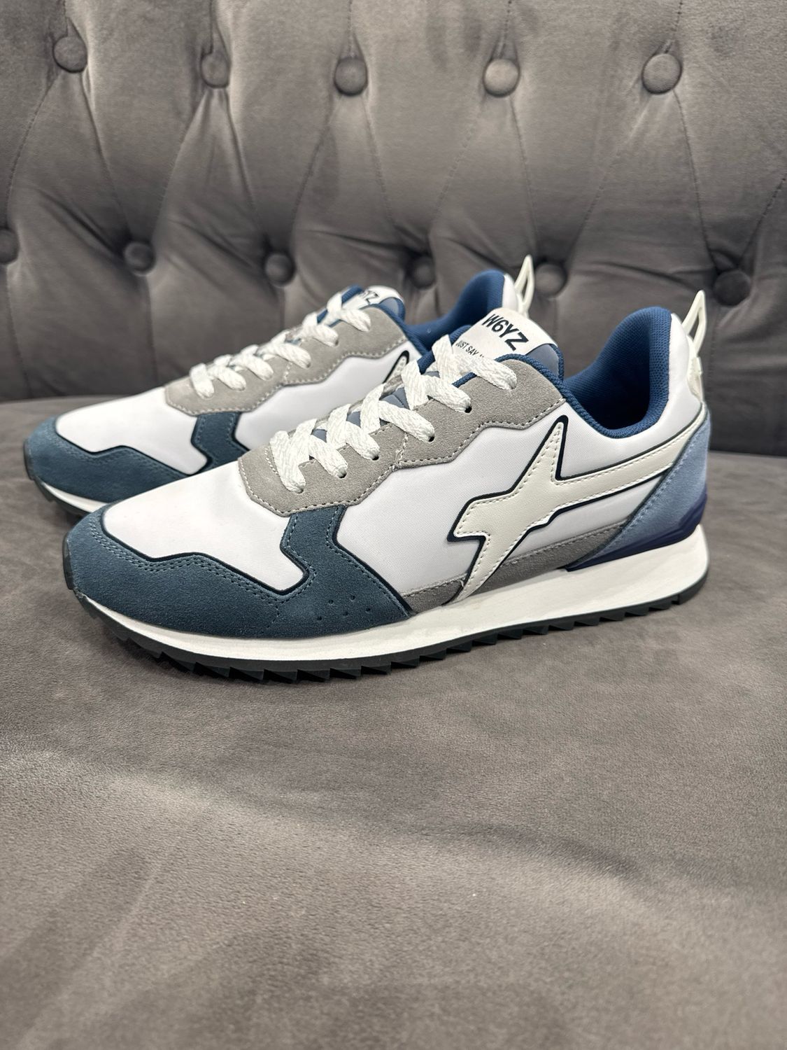 W6YZ Jet dust-white-azure