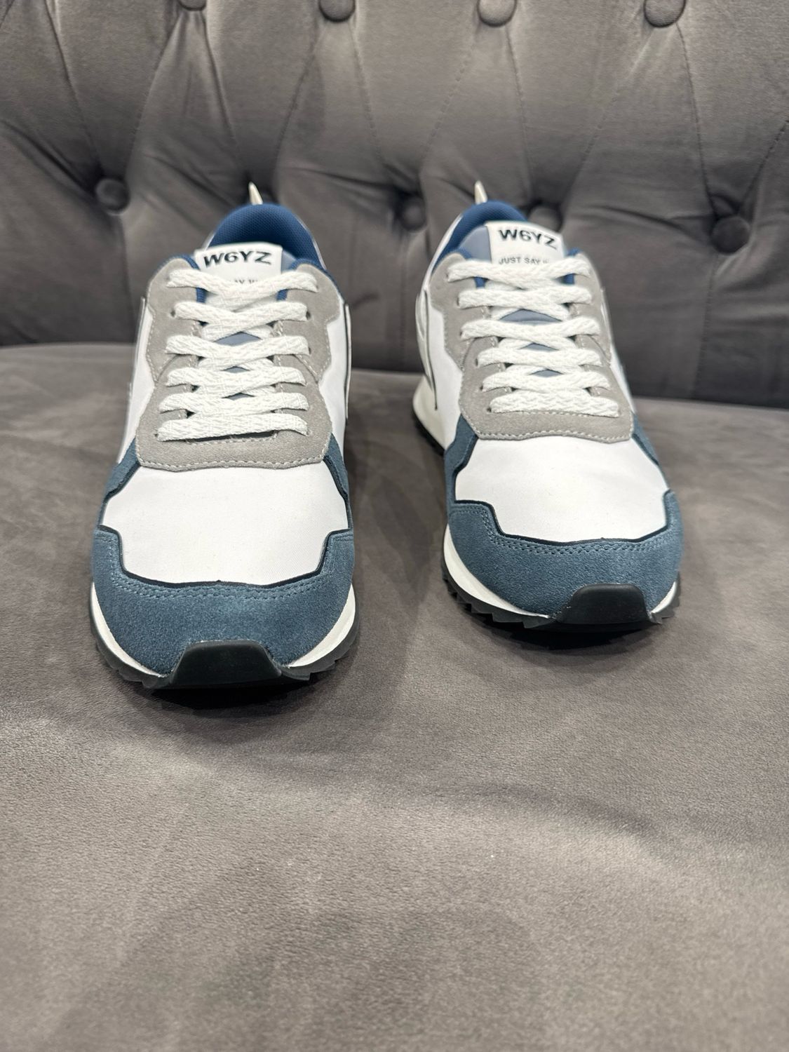 W6YZ Jet dust-white-azure