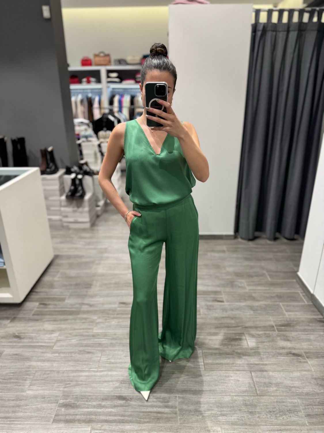 Pantalone a palazzo KAOS