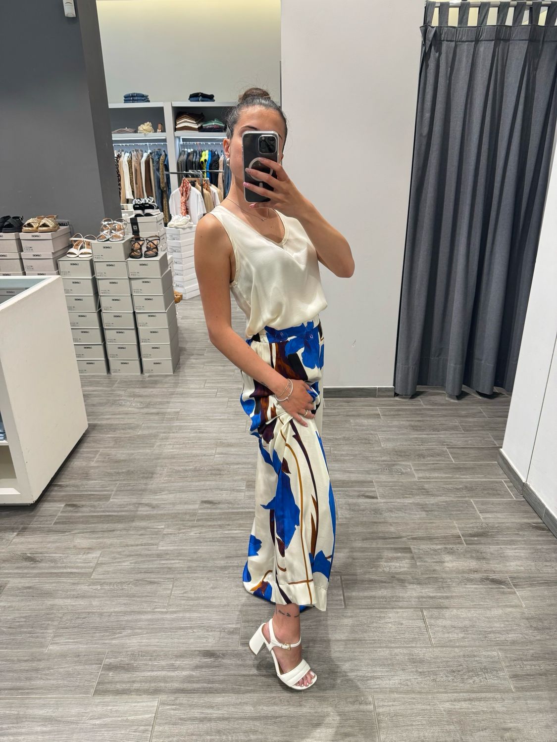 Pantalone in fantasia KAOS