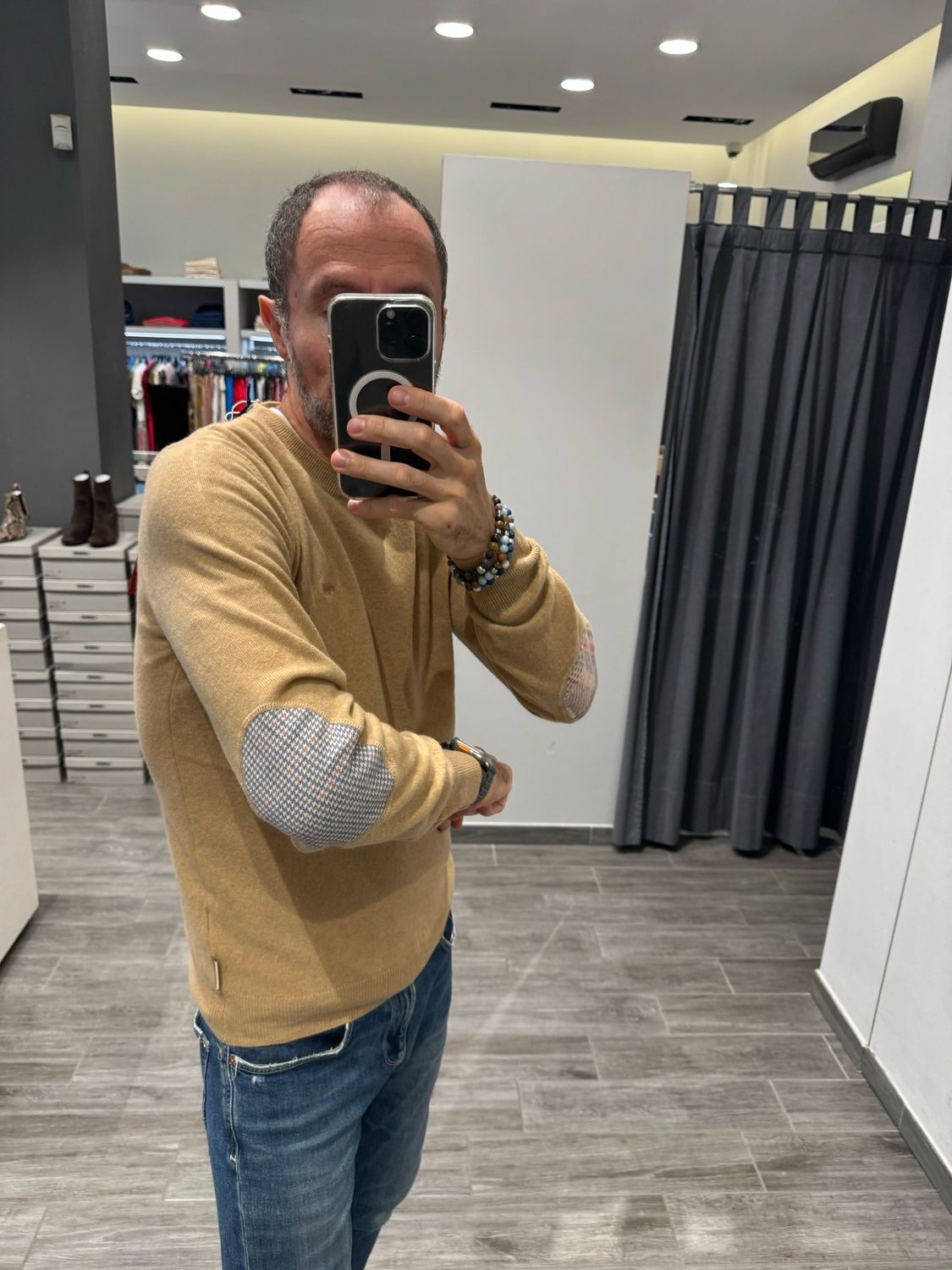 Maglia con toppe BOB
