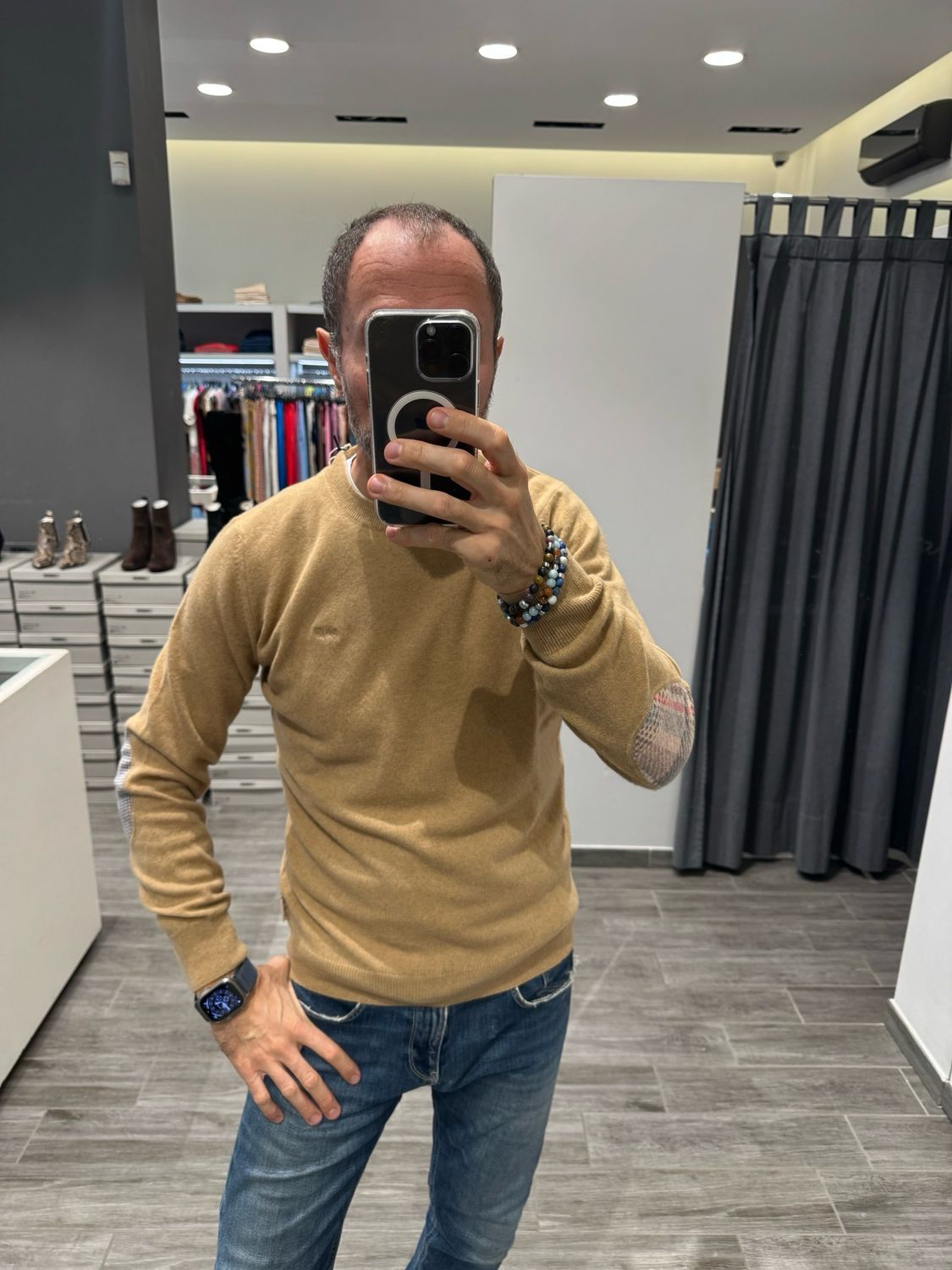Maglia con toppe BOB