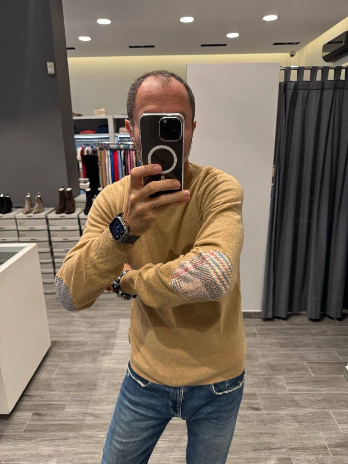 Maglia con toppe BOB