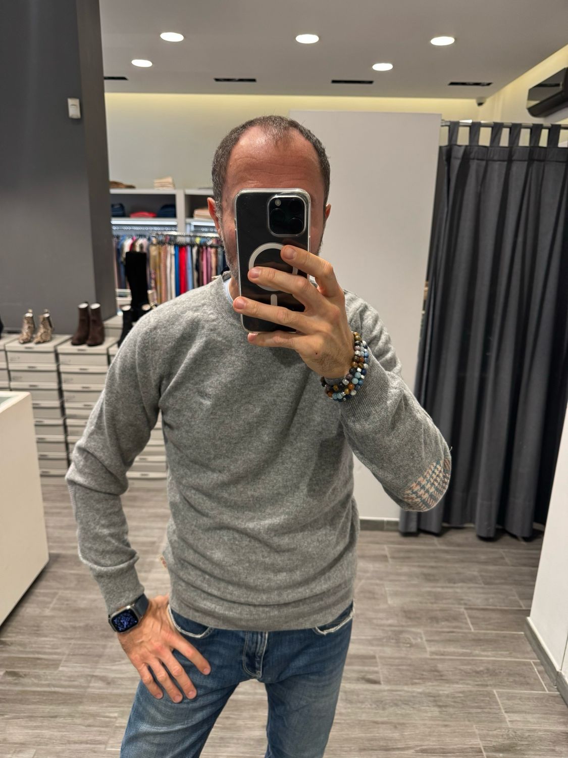 Maglia con toppe BOB