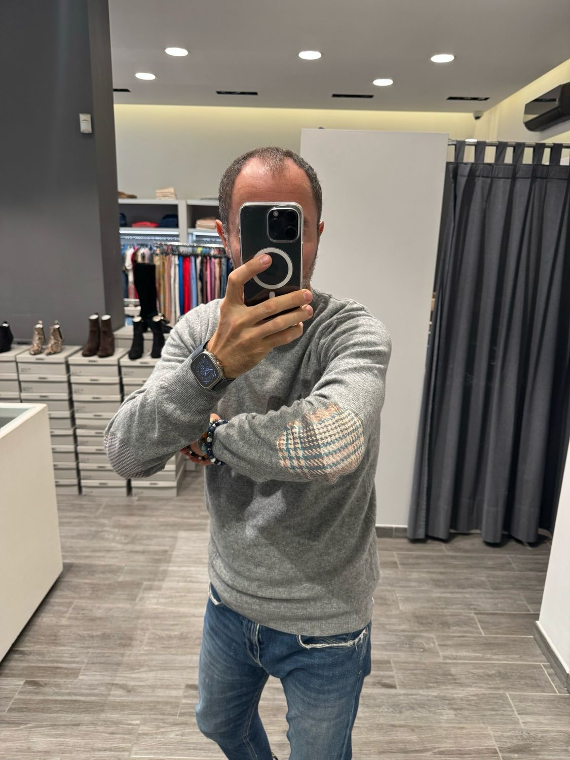 Maglia con toppe BOB