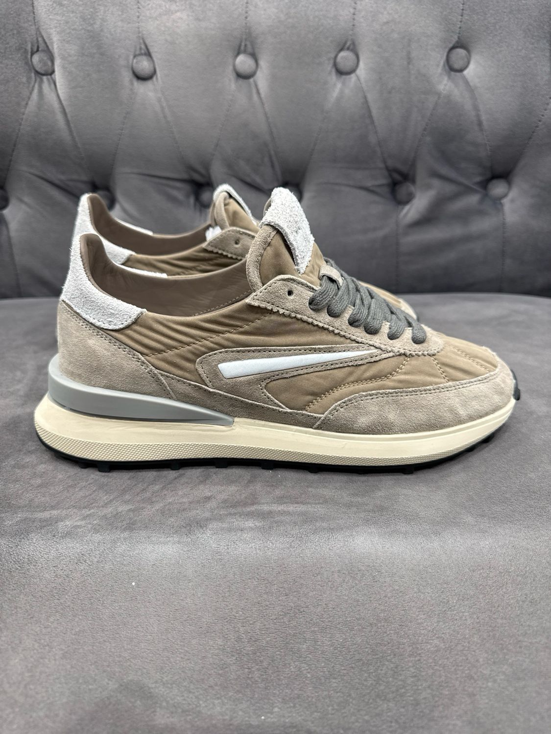 DATE Athleta touch-taupe
