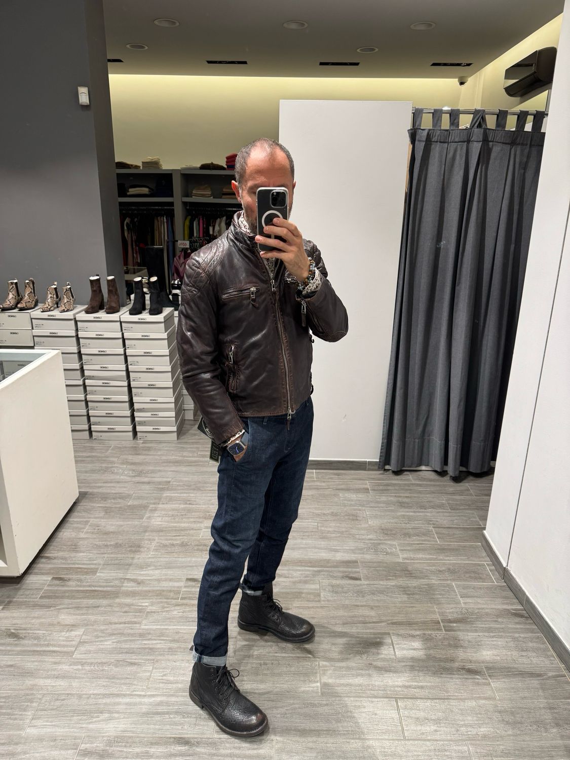 Biker in pelle The Jack