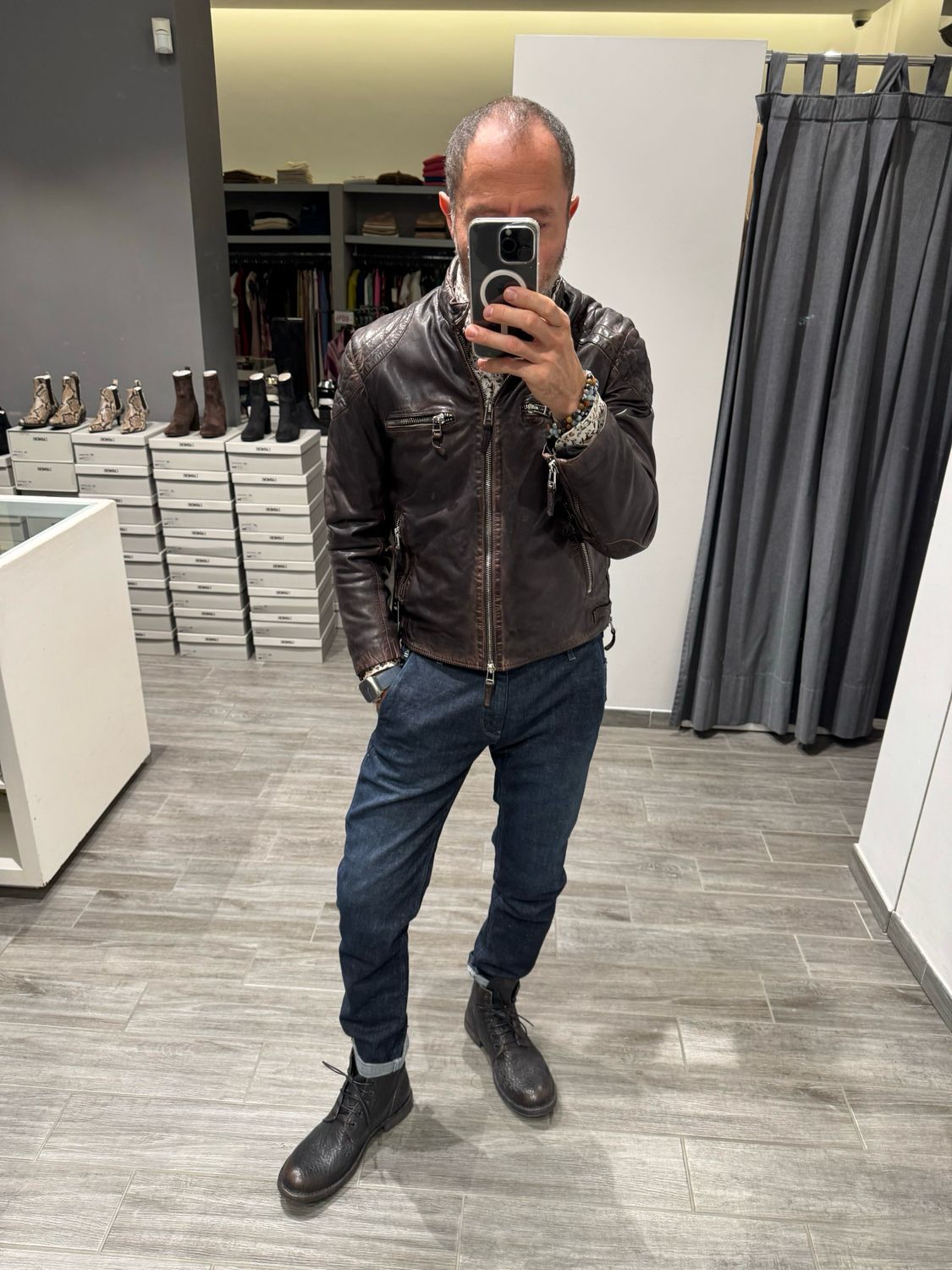 Biker in pelle The Jack