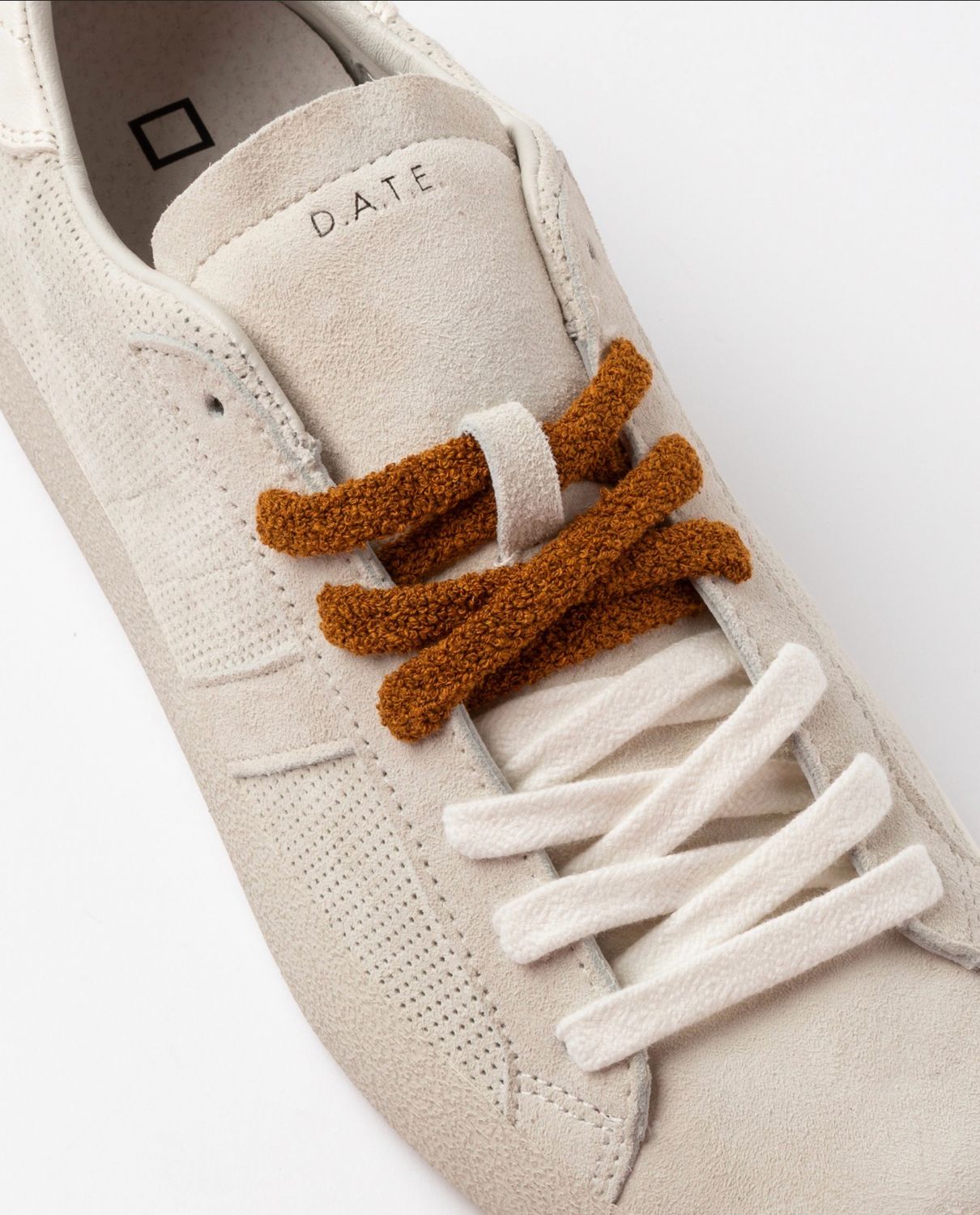 DATE HILL LOW PERFORATED COLORED IVORY