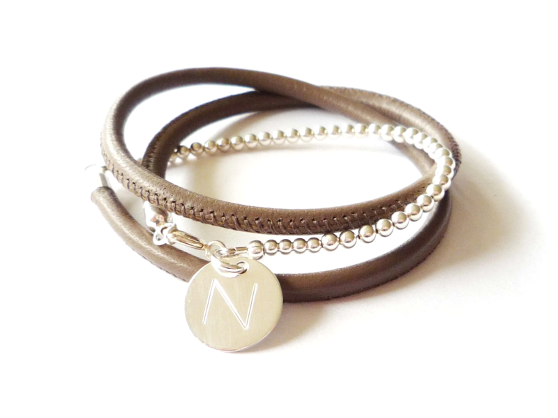 Wickelarmband mit Kugelarmkette und Gravurplatte Wickelarmband mit Kugelarmkette und Gravurplatte