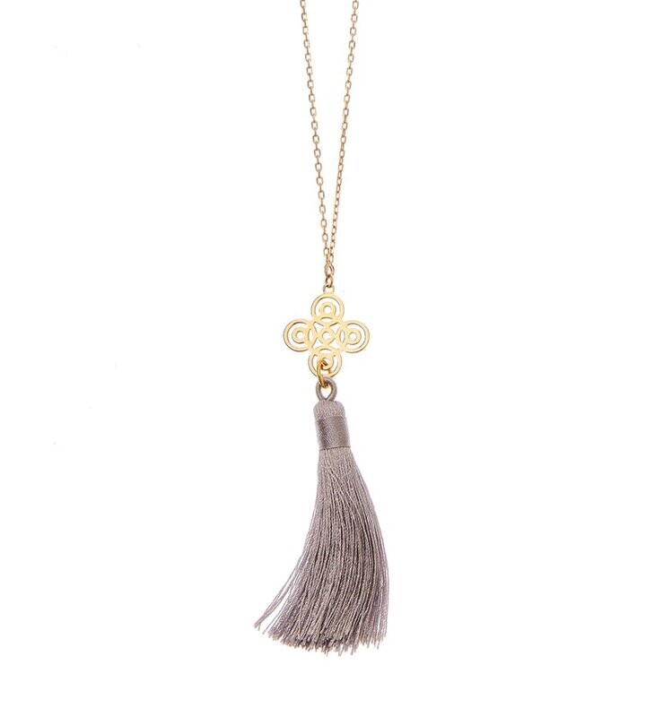 Goldkette mit Ornament und Quaste Goldkette mit Ornament und Quaste