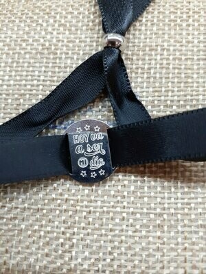 PULSERA  ACERO Y TELA " HOY VA  A SER MI DIA"
