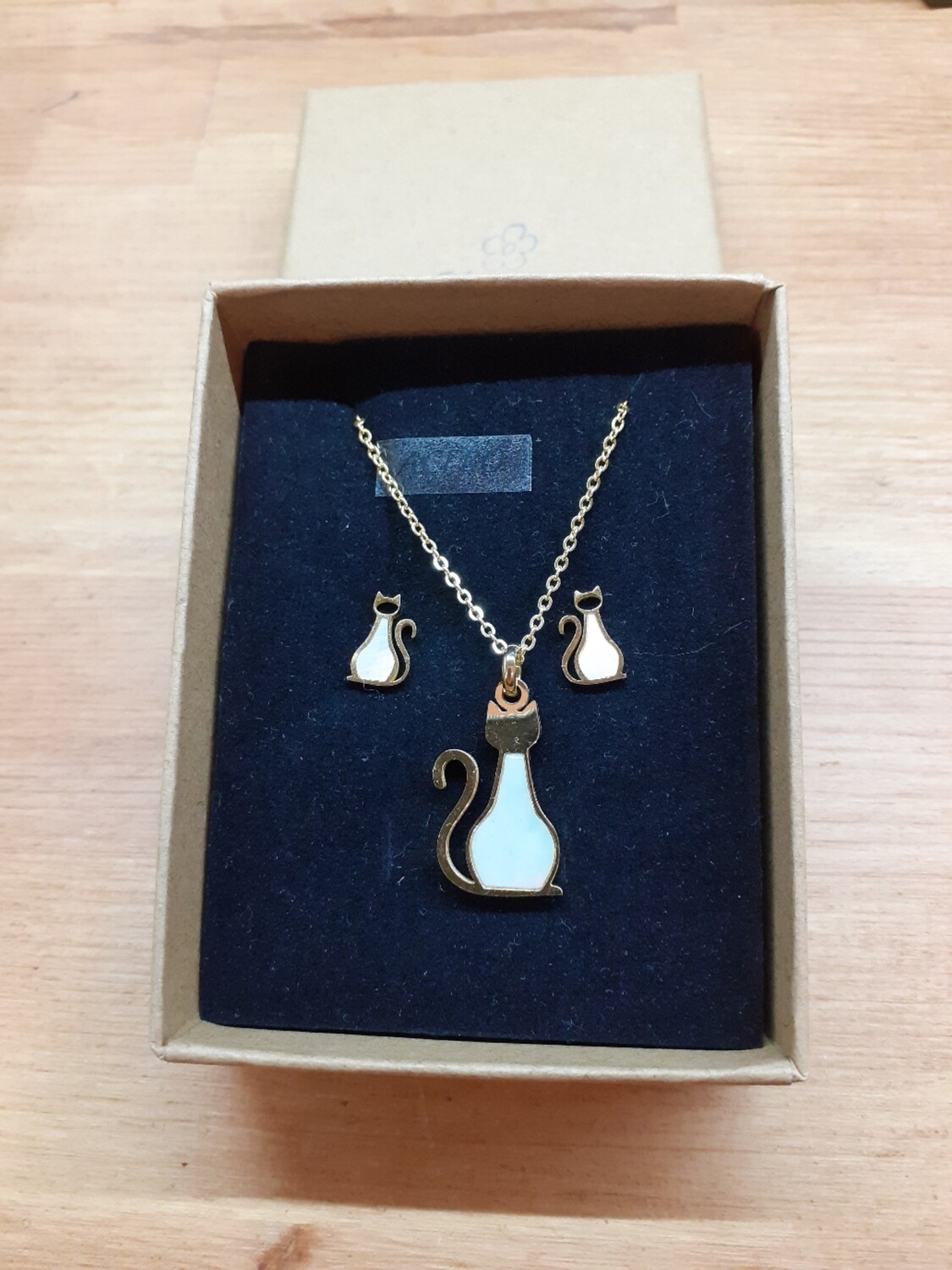 CONJUNTO  COLGANTE Y PENDIENTES ACERO  DORADO "GATO"