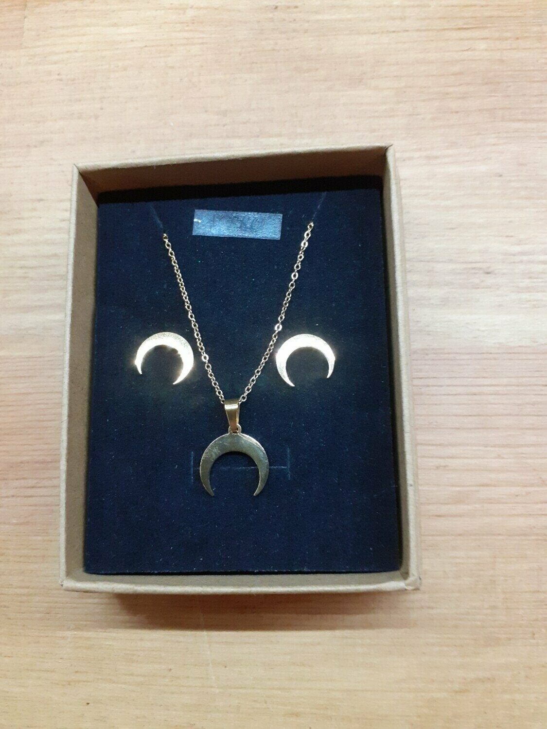 CONJUNTO COLGANTE Y PENDIENTES ACERO LUNA, Color: DORADO