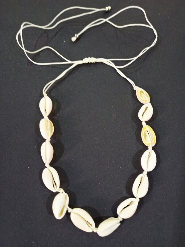 GARGANTILLA  O COLLAR DE CARACOLAS