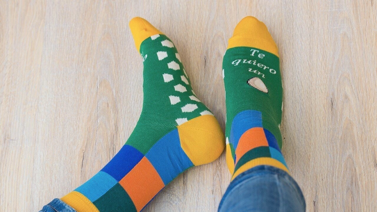 CALCETINES TE QUIERO UN HUEVO, Modelo: Verde y beige (40-43)