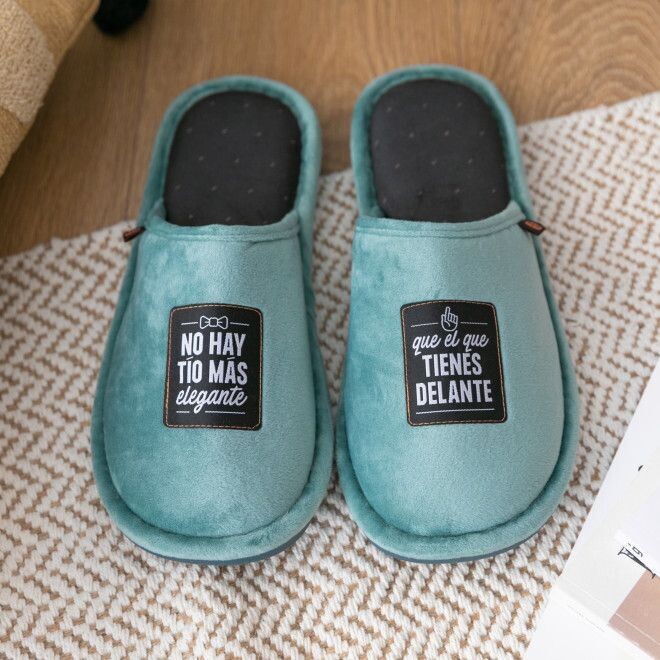 ZAPATILLAS DE CASA NO HAY TÍO MÁS ELEGANTE QUE EL QUE TIENES DELANTE