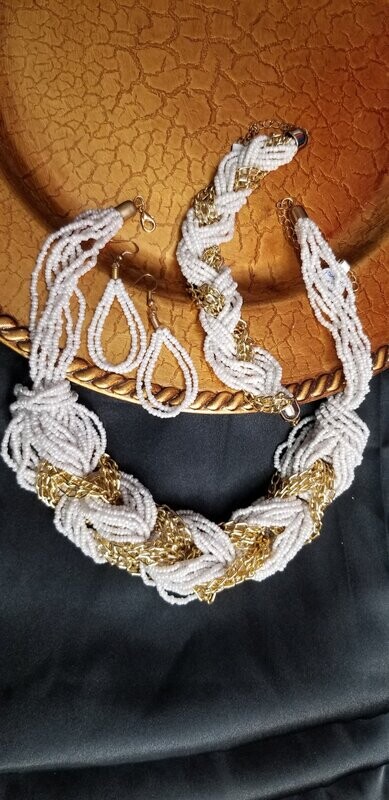ELEGANT WHIT/GOLD SET