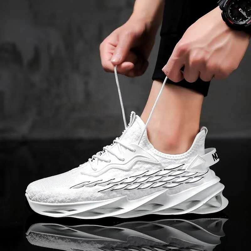 Lightweight sports shoes for men