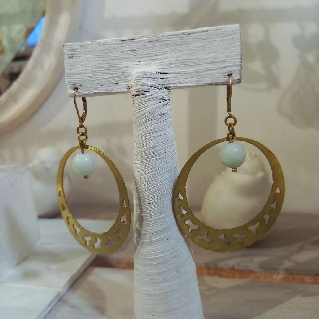 Boucles d'oreille disponibles toutes couleurs 