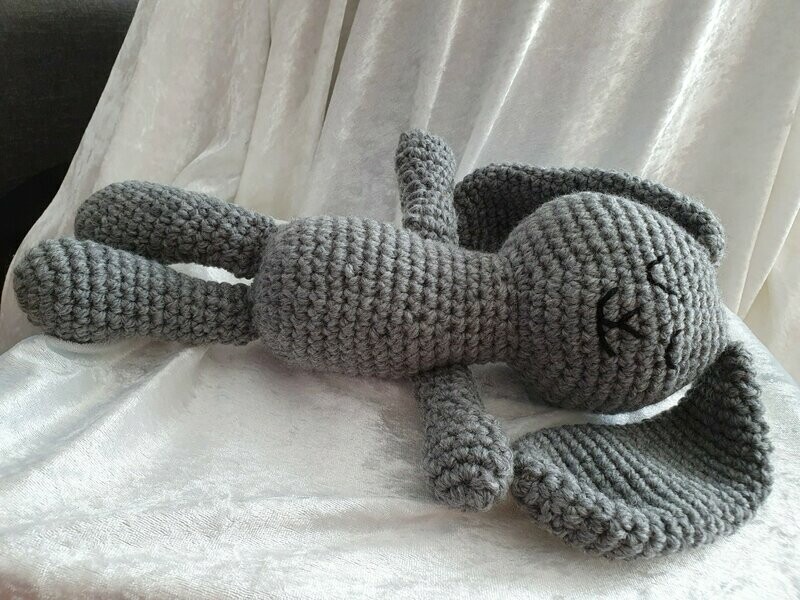 Hase liegend