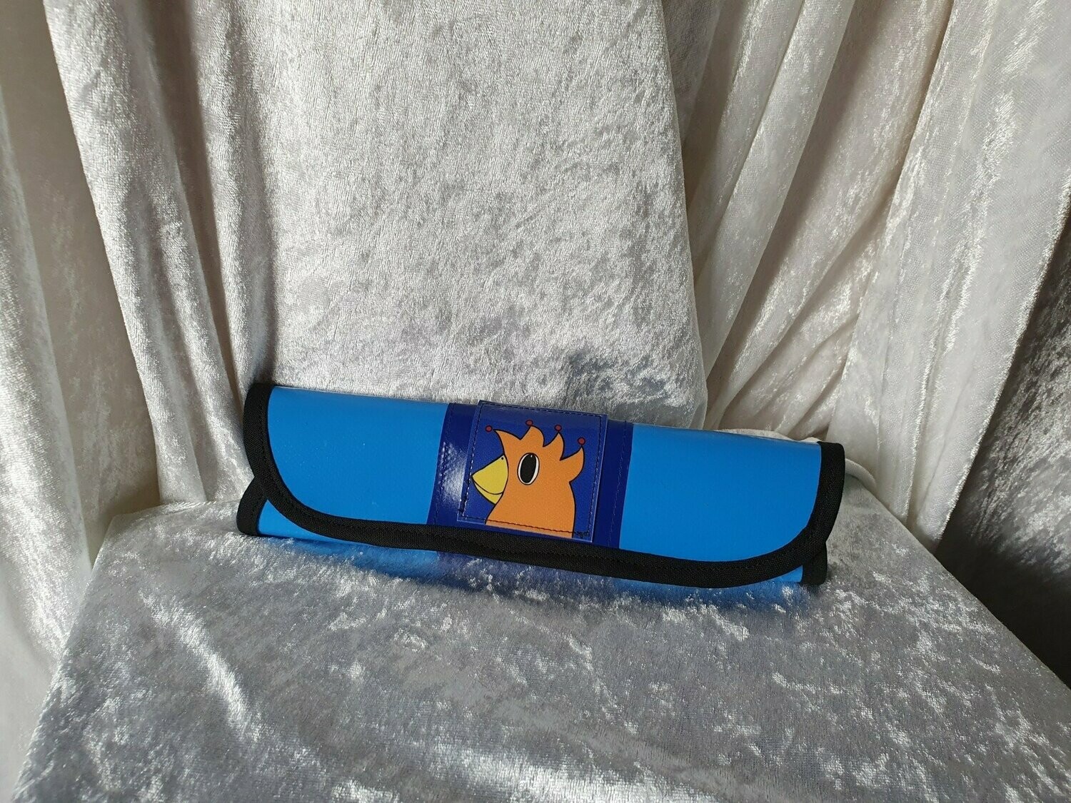 Pinselmäppchen hellblau Motiv ogel