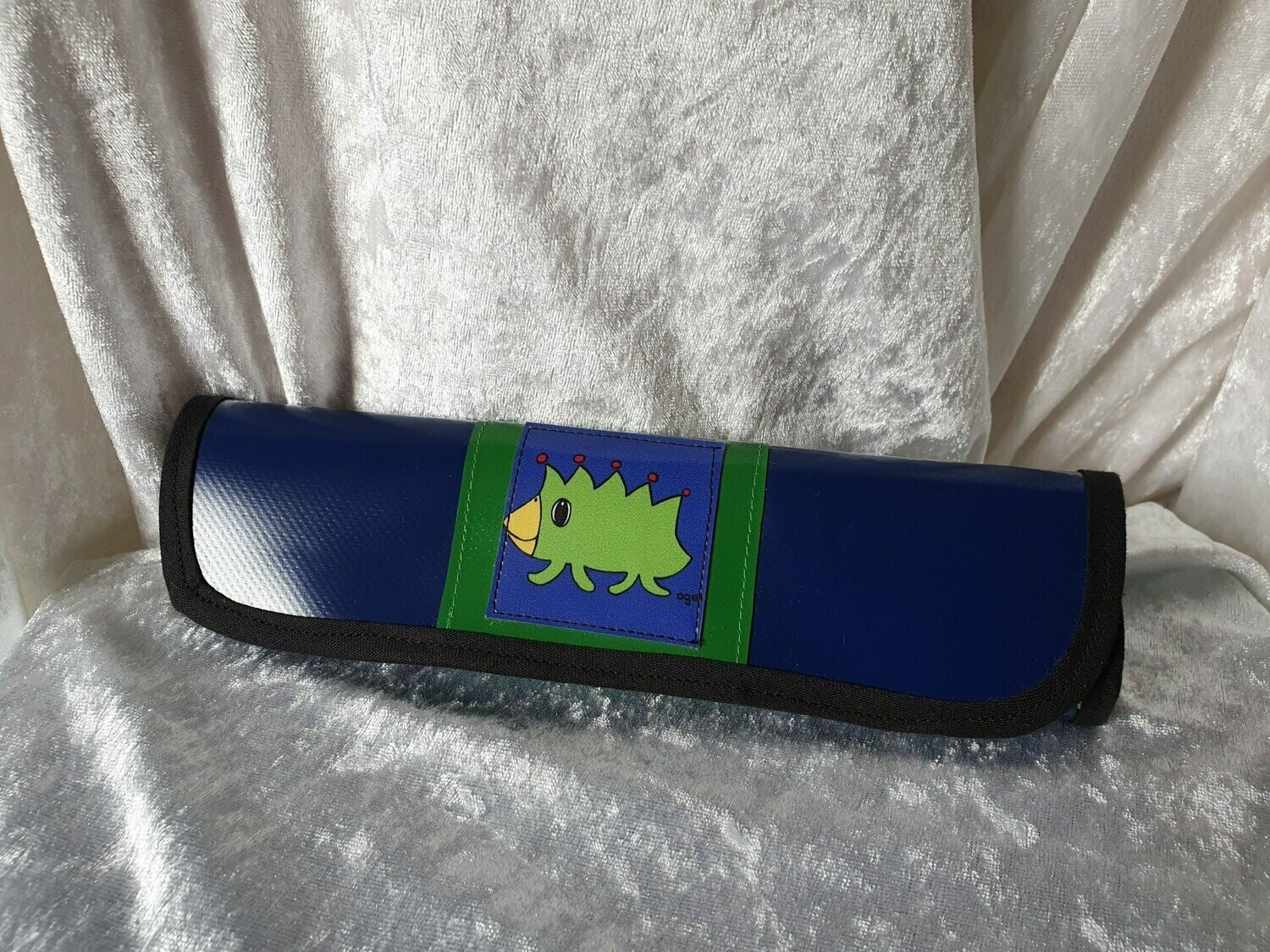 Pinselmäppchen dunkelblau Motiv Schlurch