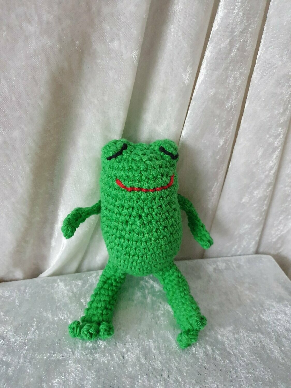 Babyrassel Frosch
